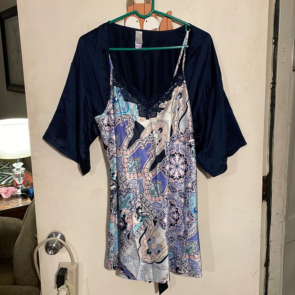 Woman’s secret treasures silky nightgown with matching navy blue robe size small